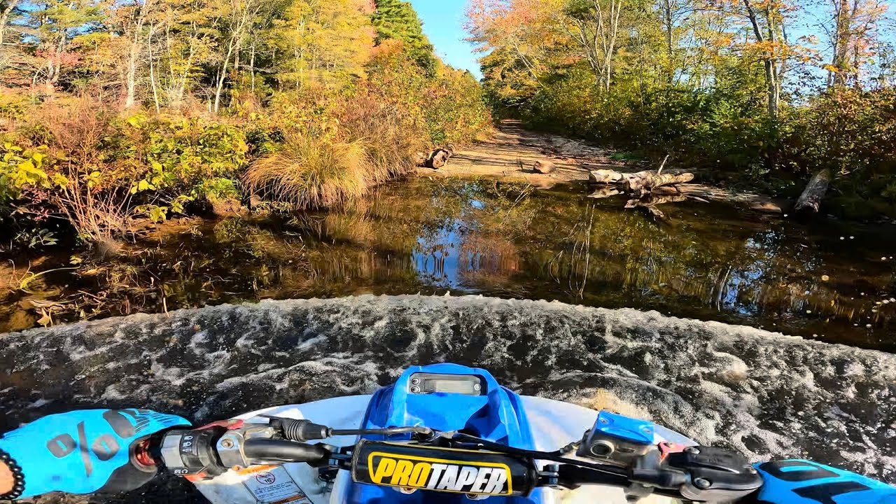 Yamaha Raptor 700 goes through Deep Puddle!!