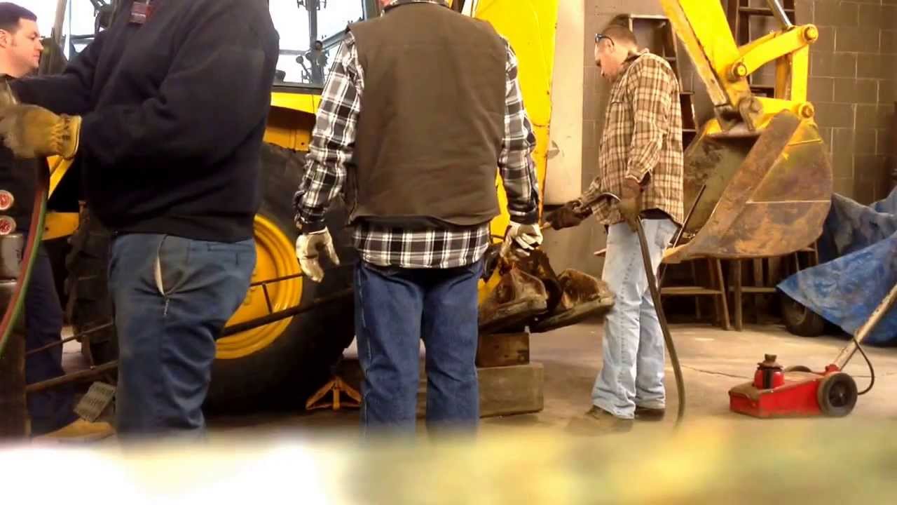 Backhoe stabilizer cylinder repair