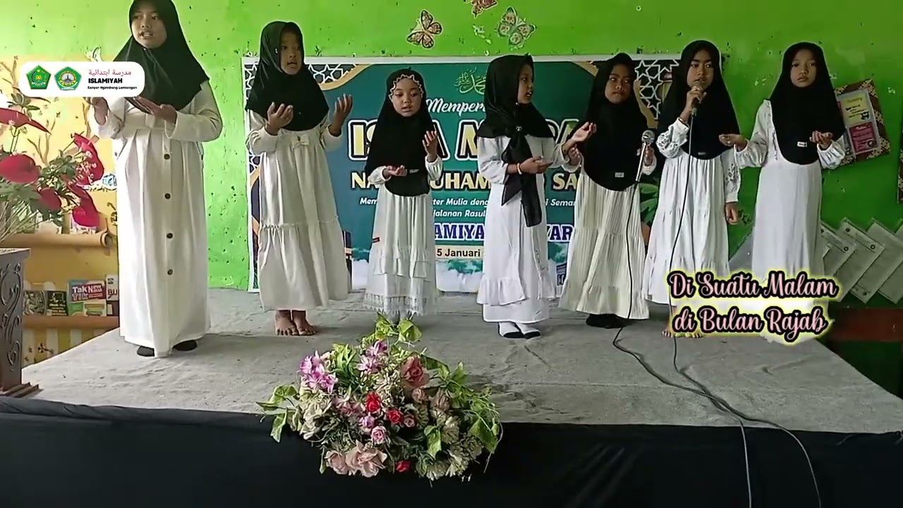 DI SUATU MALAM DI BULAN RAJAB siswi-siswi MI Islamiyah Kanyar Ngimbang Lamongan