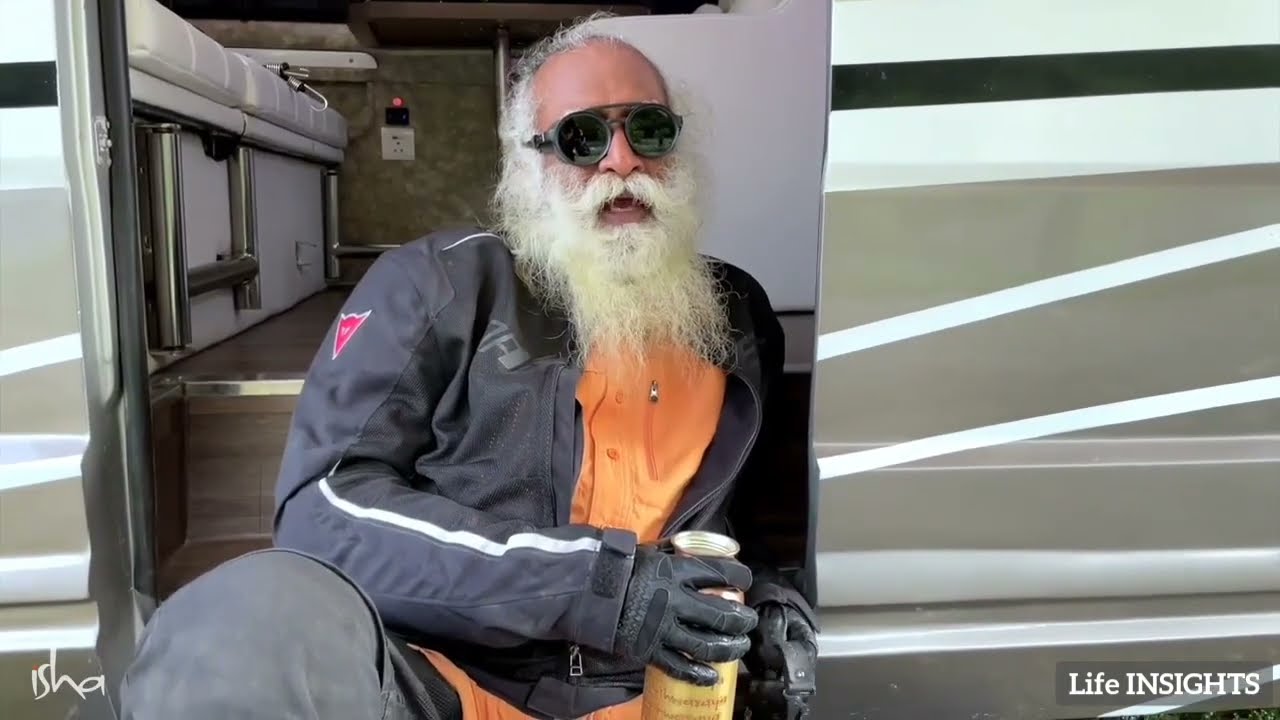 To Navigate Through Life Effortlessly, See Life Just The Way It Is - Sadhguru