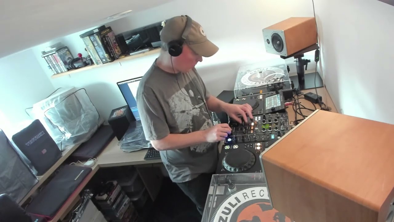 In the Garage - Episode 15 - Garage and House Mix