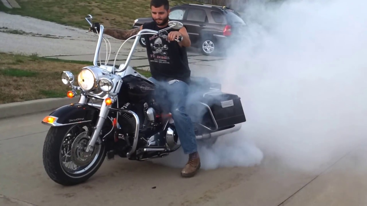 Harley Davidson Road King Burnout