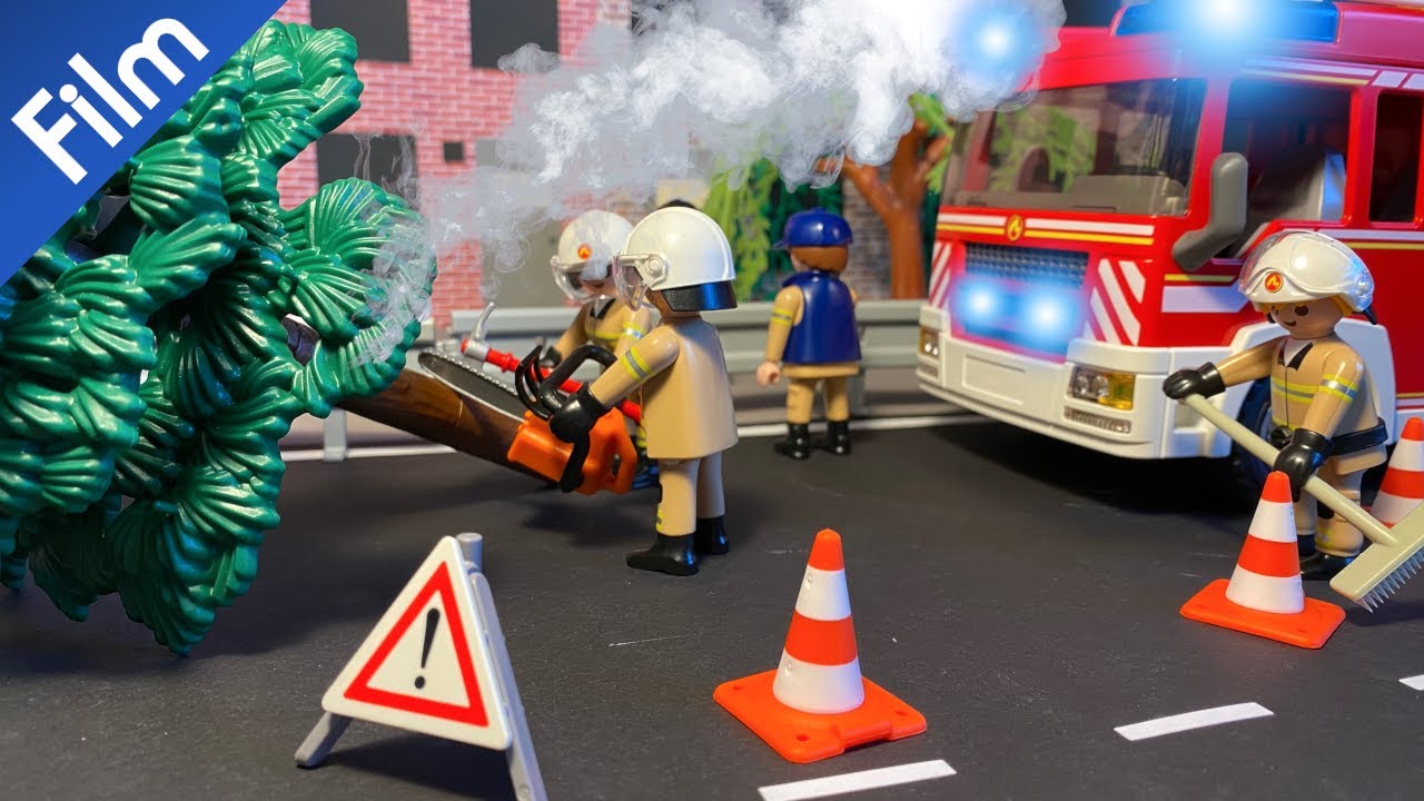 Playmobil&reg; Baum f&auml;llt auf Stra&szlig;e - Einsatz f&uuml;r die Feuerwehr! | Stop Motion Film