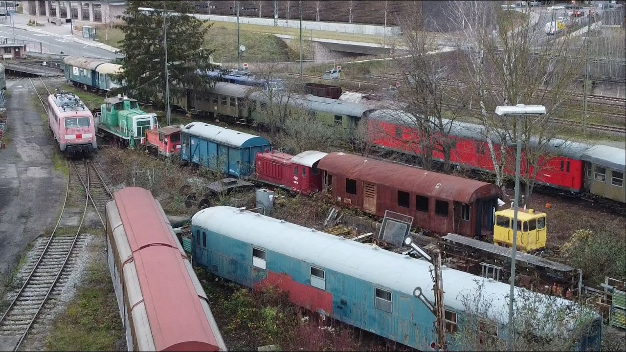 Lost Place Heilbronn BW, verrottende Lokomotiven BR 111 Wagen von oben #frankenbahn #lostplace
