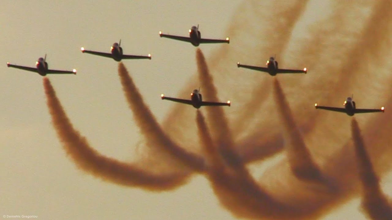 6 L39 Albatros Formation - Baltic Bees @ BIAS2015 - Evening Display - Aerobatics, lowpasses + smoke