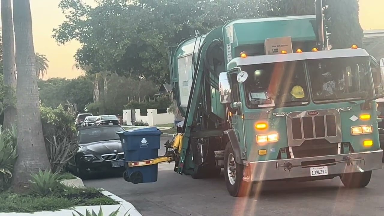4 la sanitation garbage trucks west La