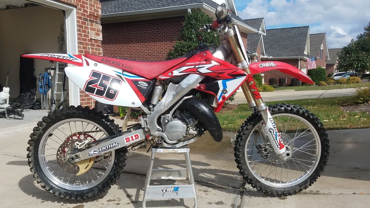 Retro MX Reviews # 6: 2004 Honda CR 125 (and how to fix the electronic RC Valve!)