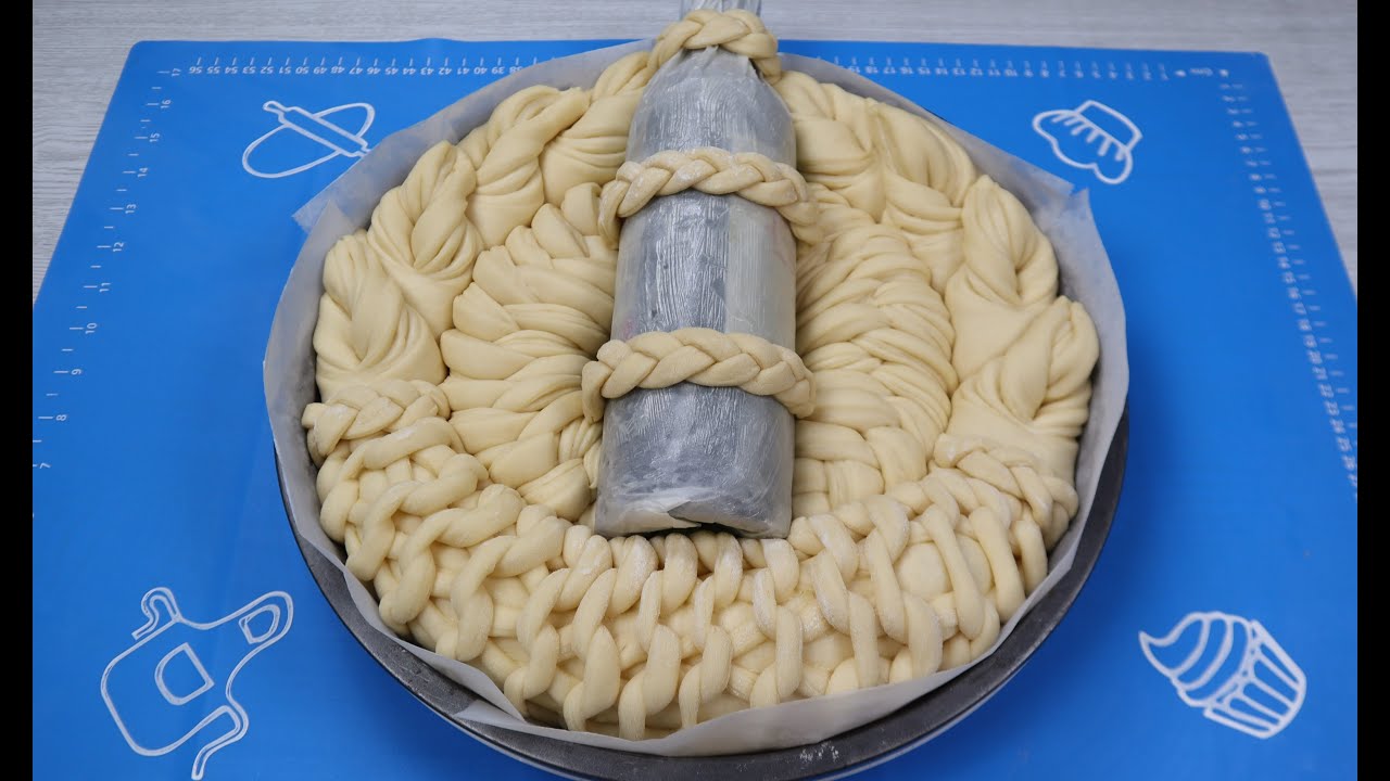 Плетеный хлеб и бутылка вина, особый подарок для особых случаев