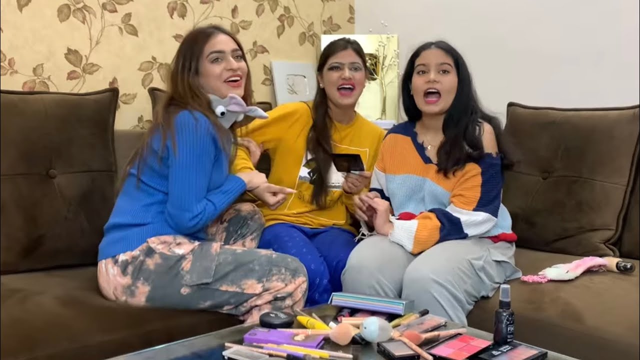 BLINDFOLD MAKEUP CHALLENGE 💄😂 ft.Surbhi Rathore and pihu