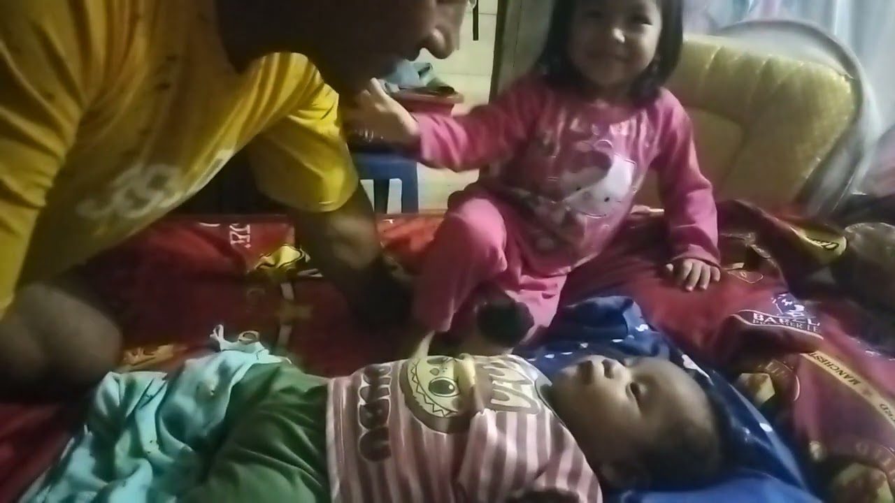Adek lagi cerita