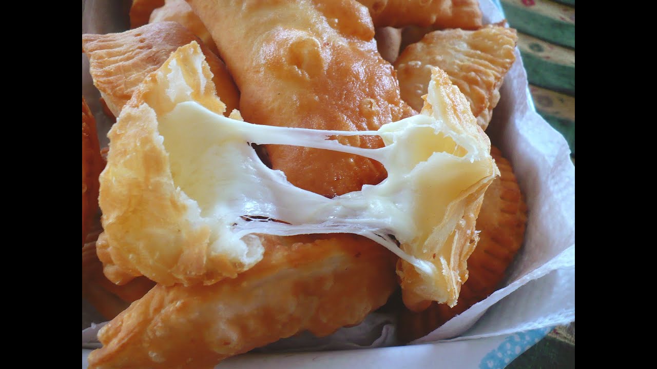 Empanadas de queso al estilo Boliviano.