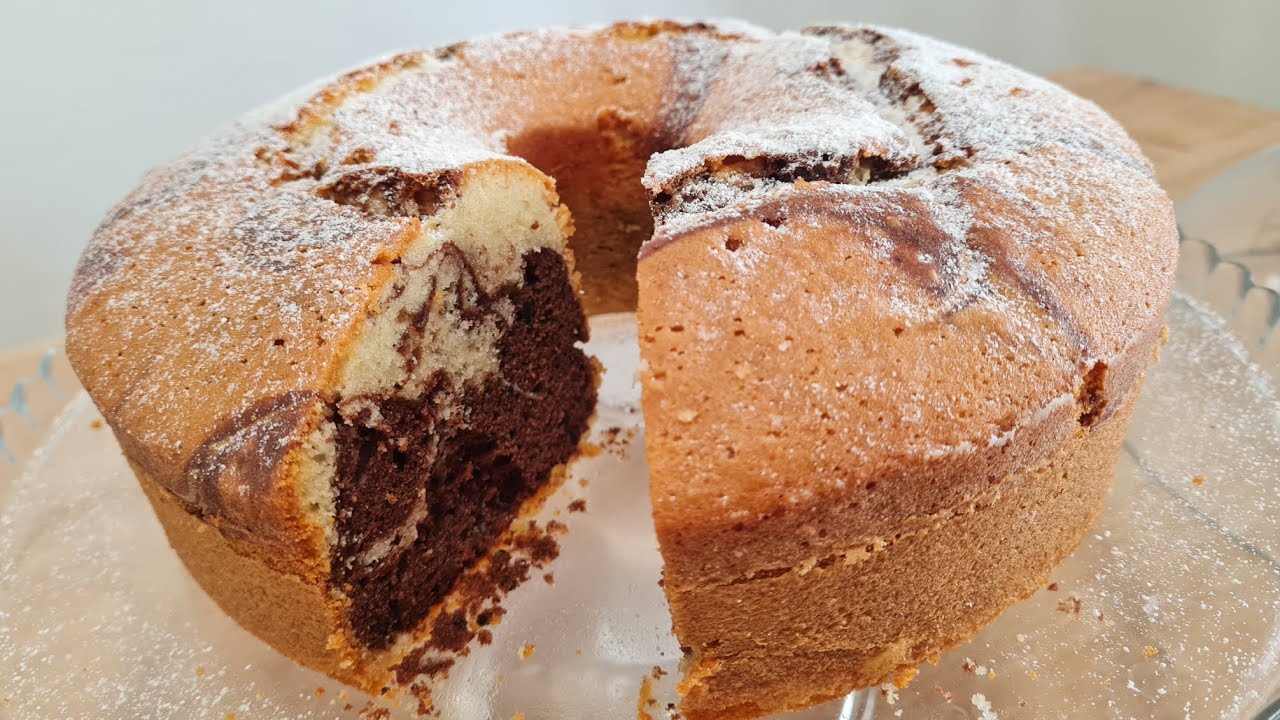 Ciambellone alto marmorizzato o bicolore che sta spopolando su tik tok