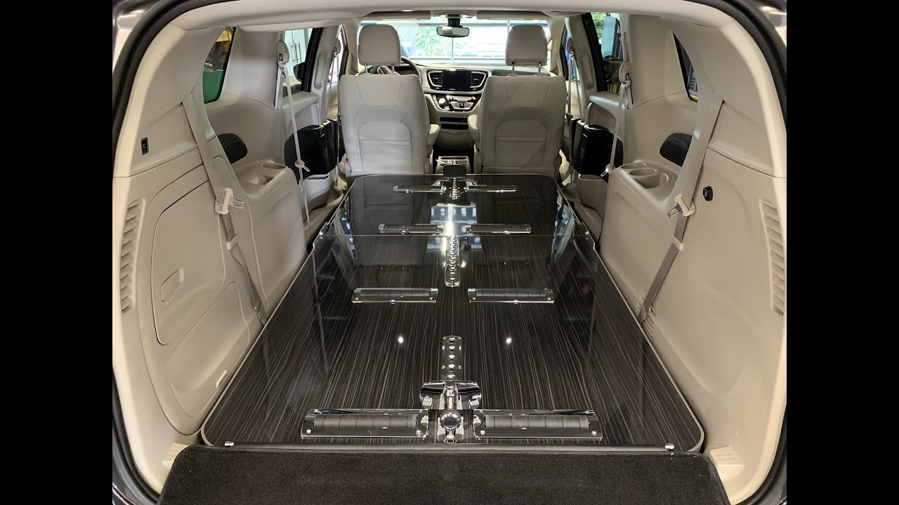 De Chrysler Pacifica Multi-Hearse maakt afscheid nemen nog persoonlijker.