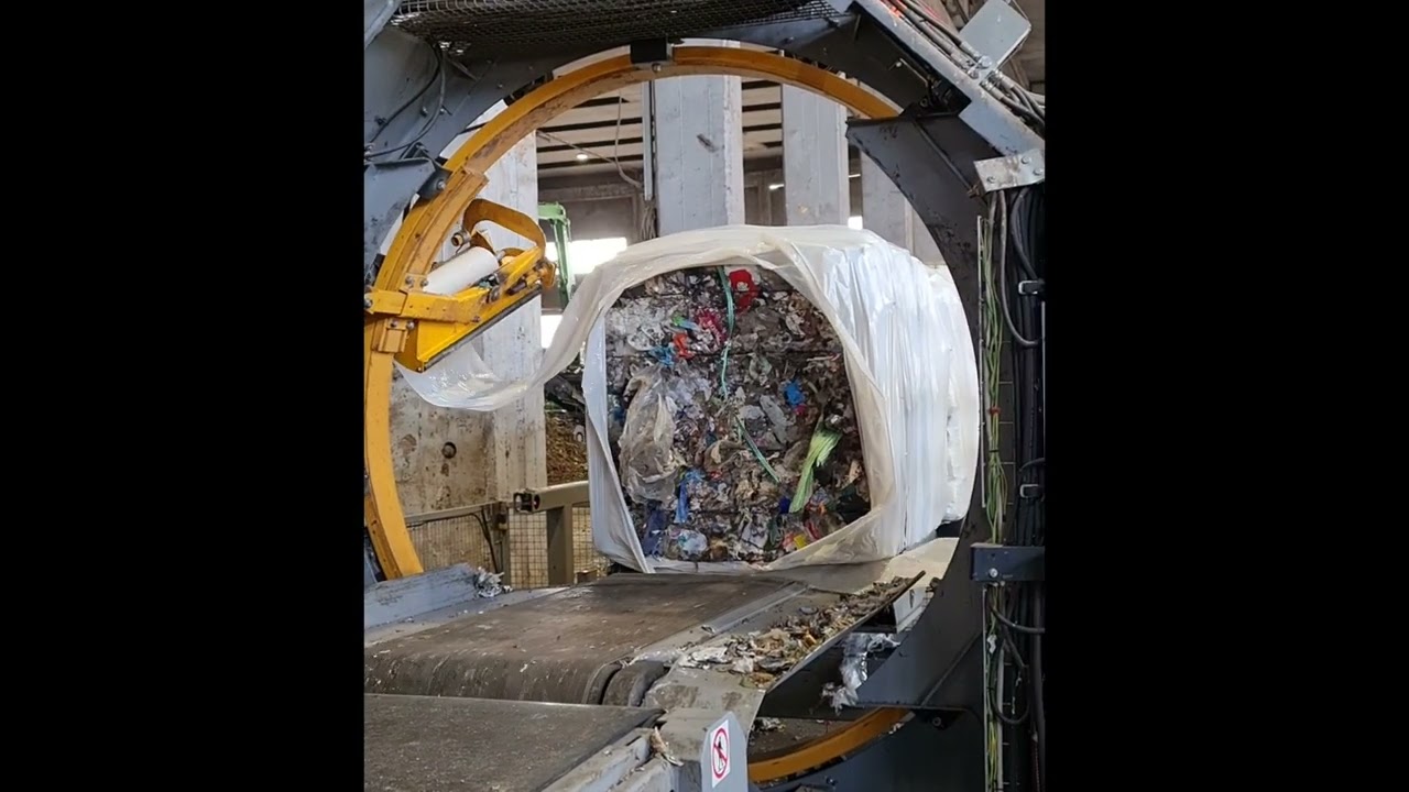 CW 2200 Bale Wrapper in action: Calabra Maceri e Servizi S.p.A.