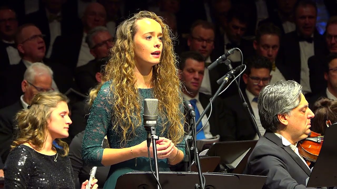 23  Wat de toekomst brenge moge  |  Hollands jongeren koor 12    vanuit De Doelen 27 dec 2022.
