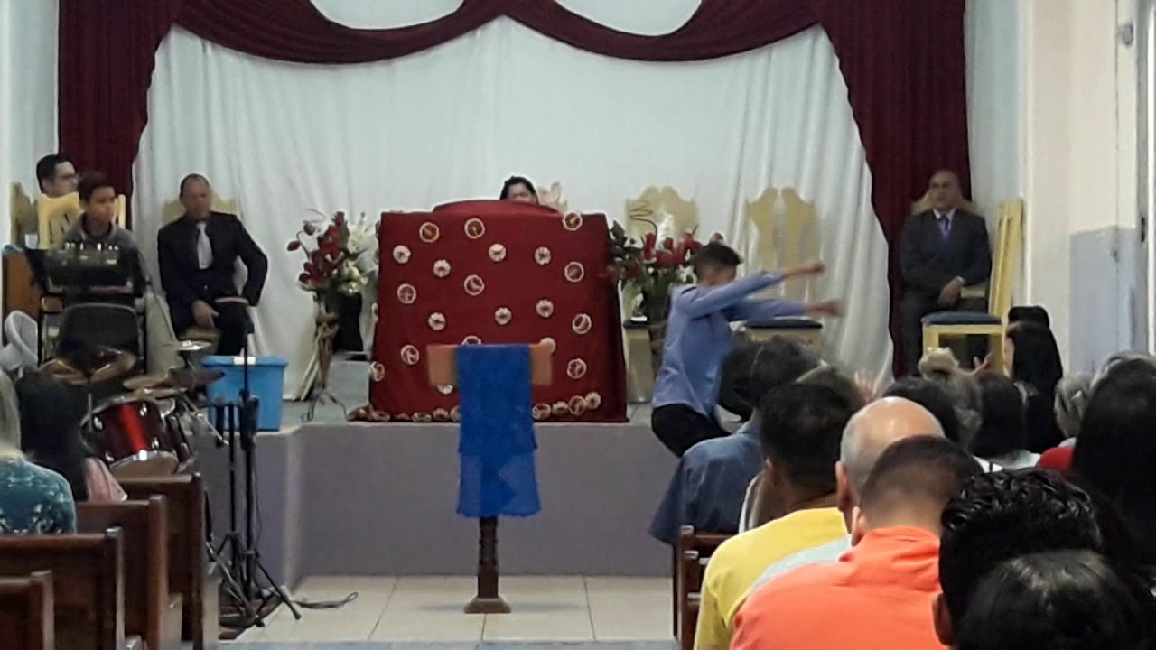 Deus usando o jovem Douglas em Profecia! AD Novo Concerto.
