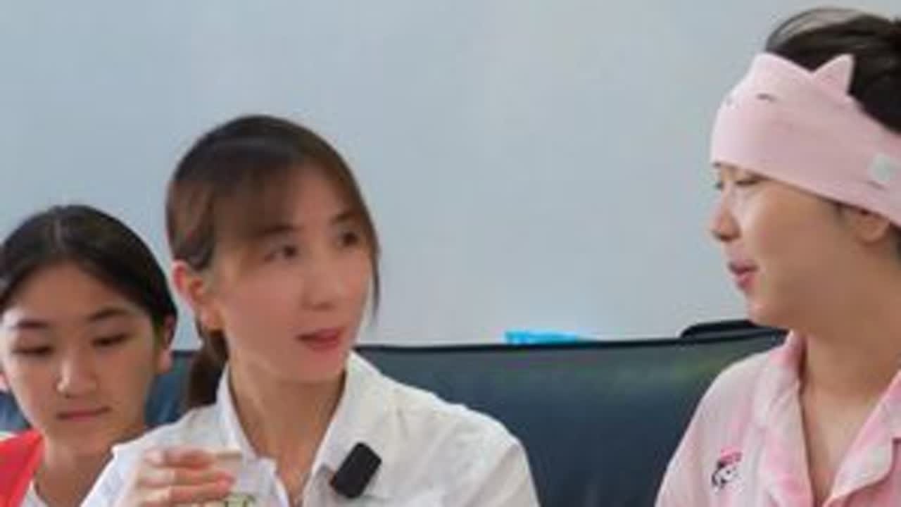 陈建和小妹儿的小宝贝太乖了，婧儿看了都很喜欢小妹妹