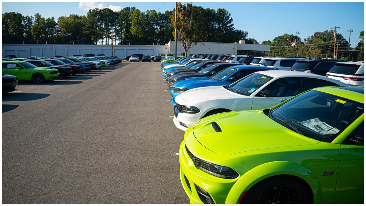 NOBODY is buying Hellcat Charger & Charger Scatpack 392's? Dodge Dealerships are STRUGGLING!