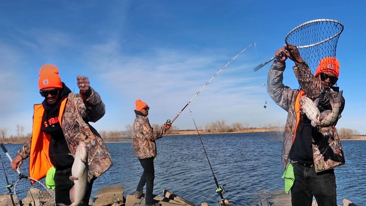 Bank Fishing Windy Banks For Winter Catfish!