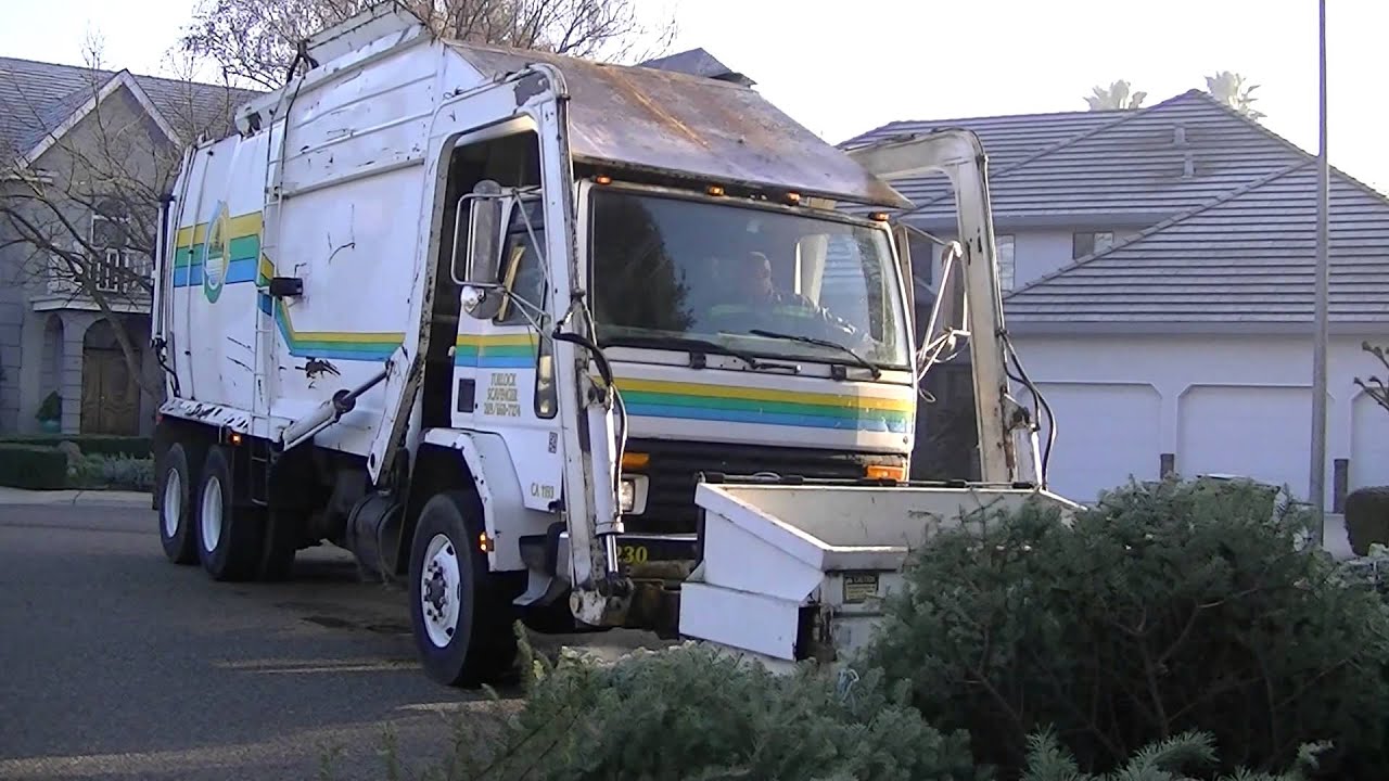 Ford Cargo w/ Early Bridgeport Front Loader - Christmas Tree Collection