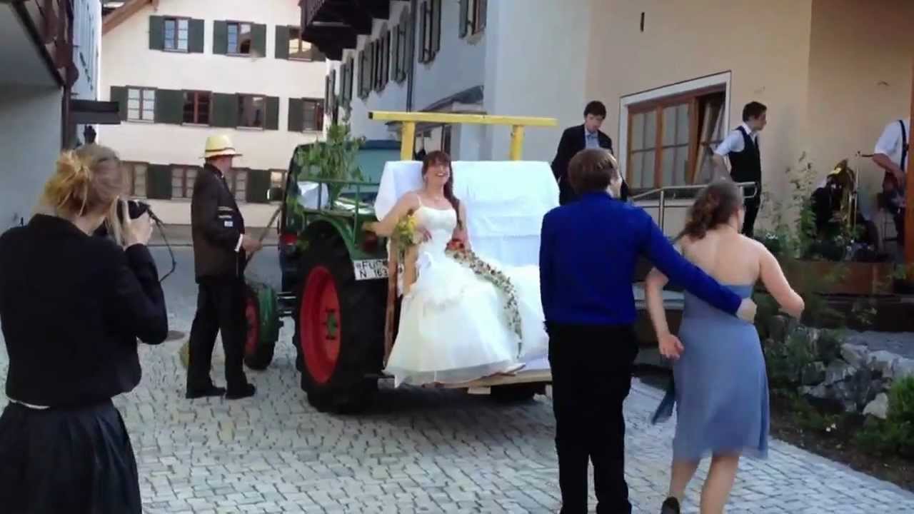 Allgäuer Hochzeit mit Resi i hol di mit meim Traktor ab