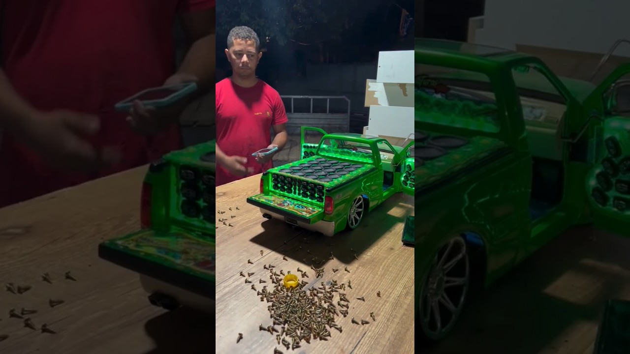 F250 MINIATURA REBAIXADA COM SOM AUTOMOTIVO TOCANDO FORTE HUNGRIA