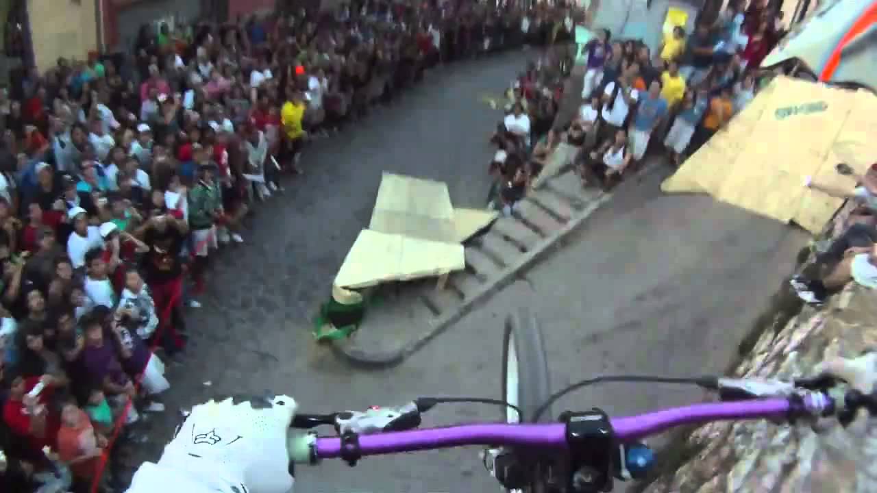 Insane Downhill Bike Race In Chile valparaiso polc 2011