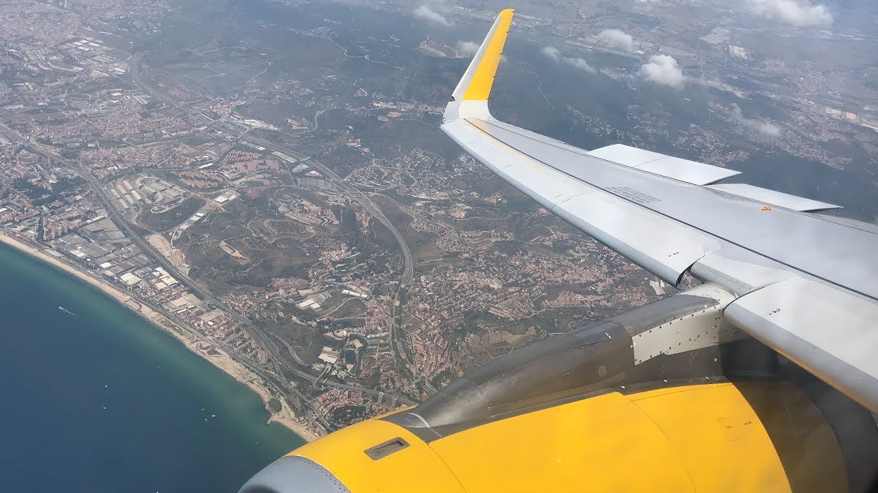 CITY VIEWS | Vueling A320 Landing at Barcelona El-Prat Airport