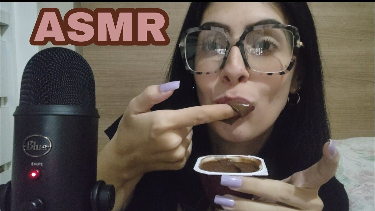 ASMR COMENDO DANONE COM O DEDO #mouthsounds
