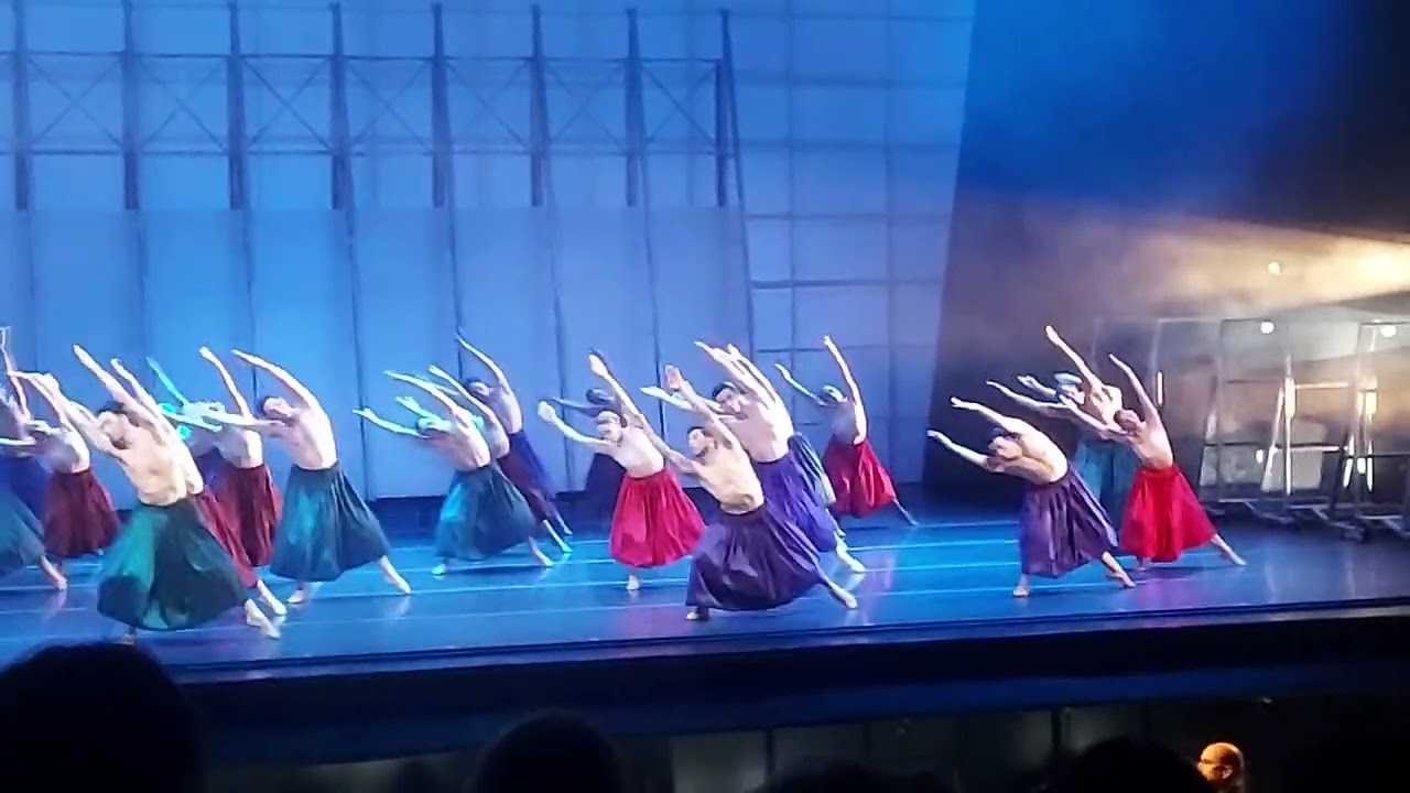 Carmina Burana de Mauricio Wainrot. Cuerpo de baile del SODRE 21 de diciembre de 2025