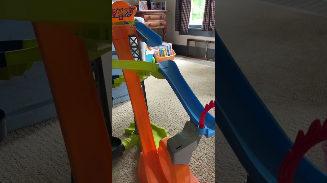 Review Little People Hot Wheels spiral Stunt Speedway Toddler Race Track