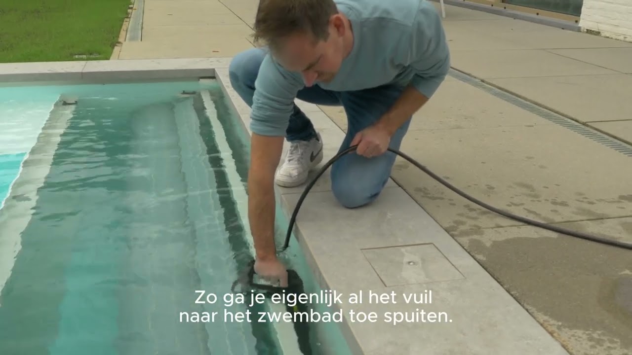 Rolluiknis proper maken bij een Flexline pp zwembad