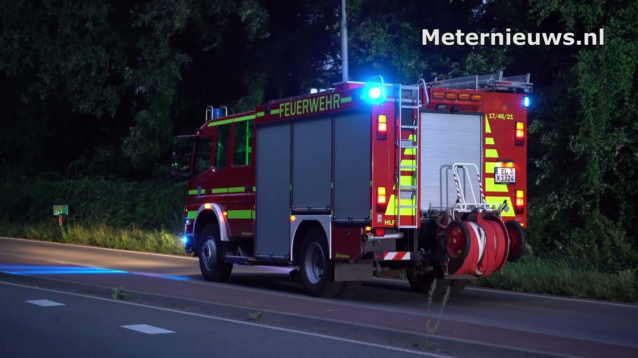Auto vliegt na ongeval in brand in  bij Duitse grens Ter Apel