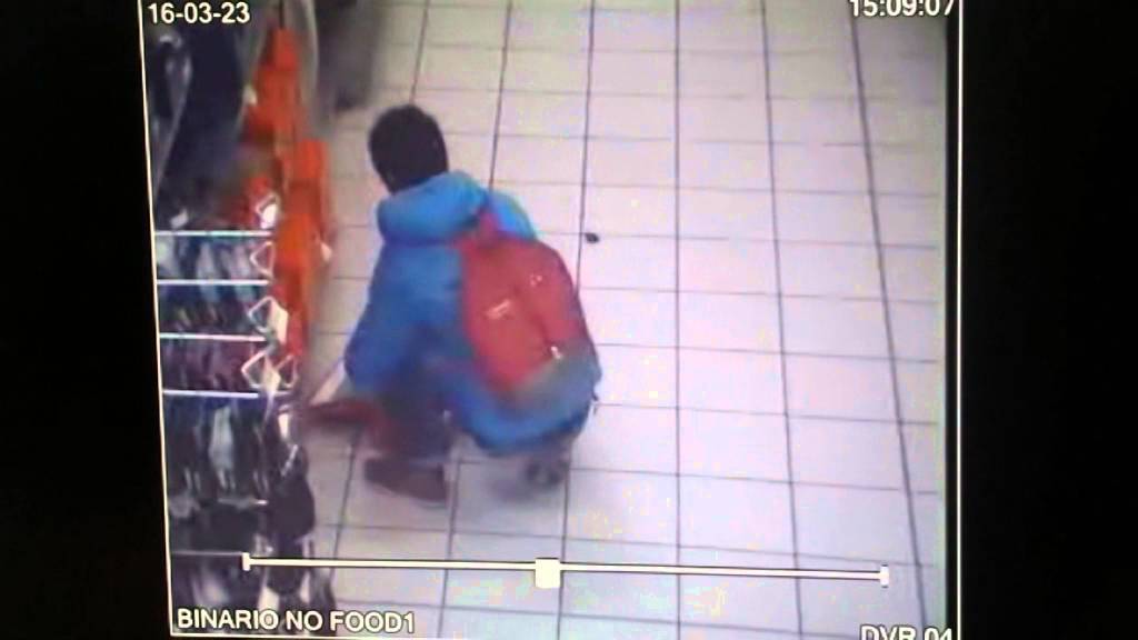 Terni, ecco il video che ha incastrato il ladro di scarpe