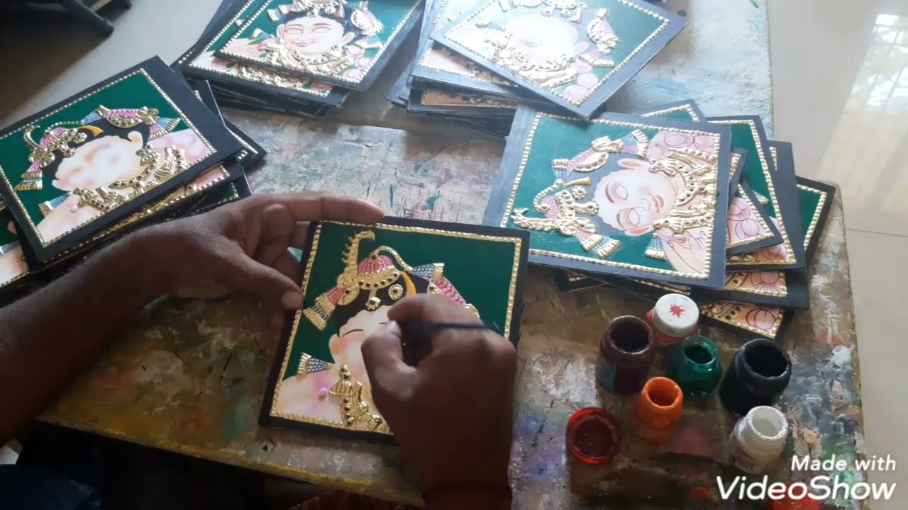 How to draw Krishna's face in Tanjore painting