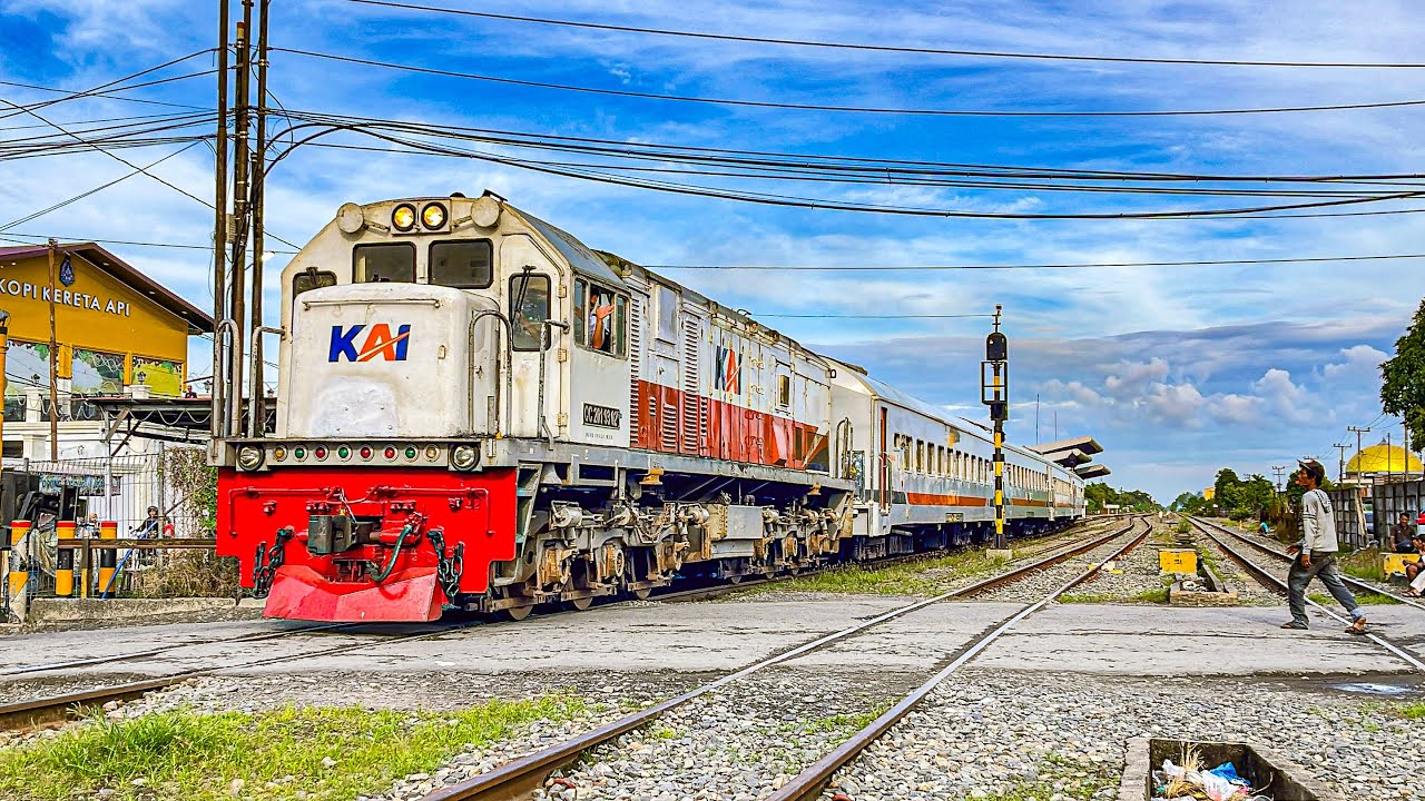 RAMAI KERETA API KELUAR MASUK‼️ Hunting Sore Sehabis Hujan di Bandar Khalipah, Tembung
