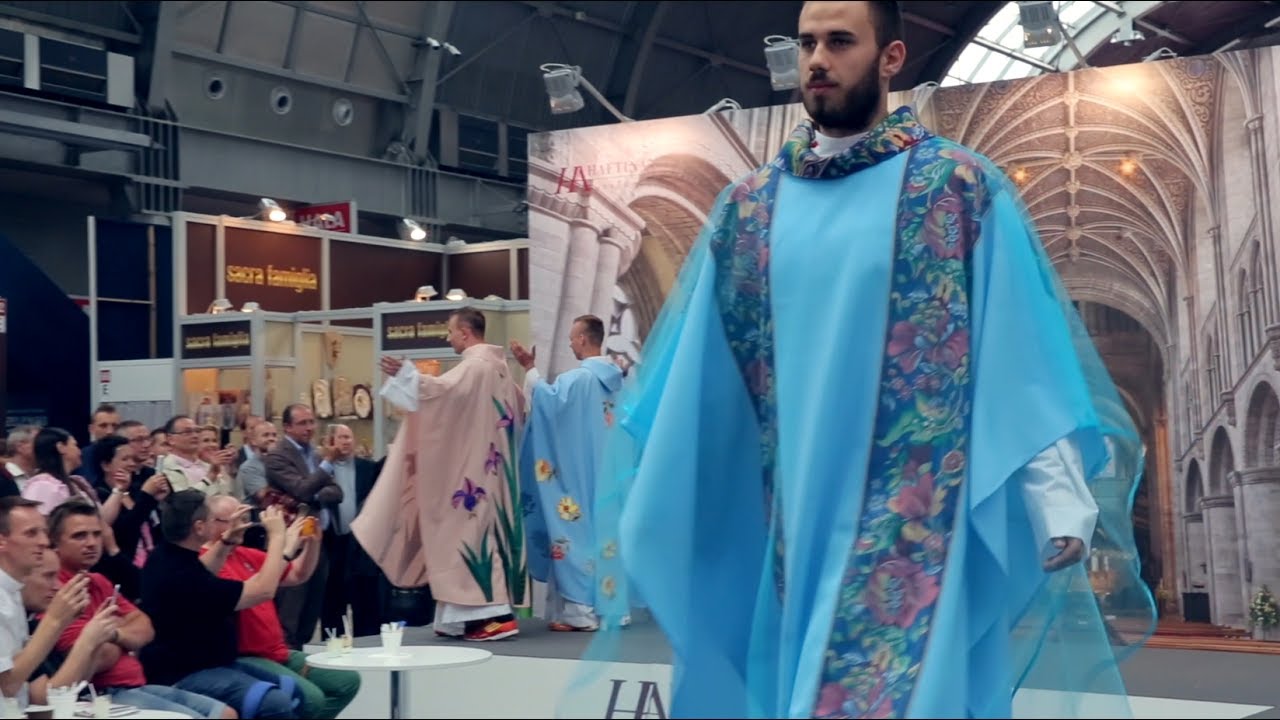 Nowa moda dla księży na Sacroexpo 2017