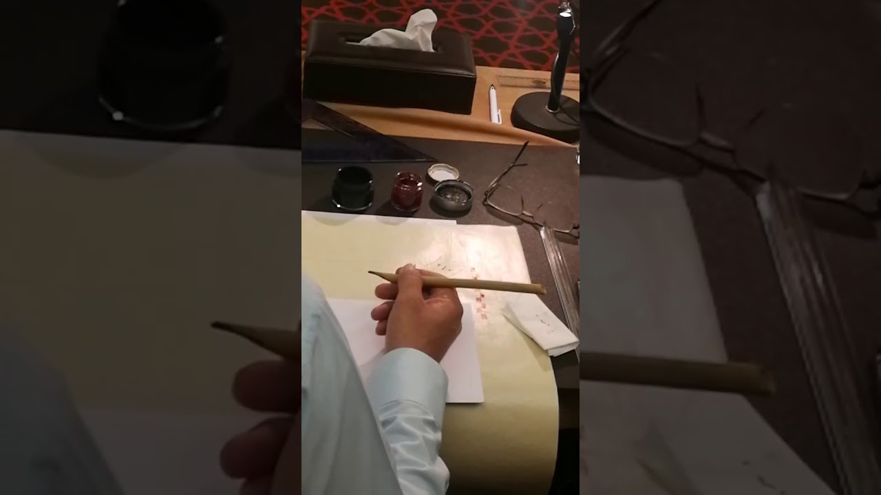 ورشة الخط الكوفي المصحفي للخطاط#وحيد_جزائري# معرض دبي الدولي للخط العربي2019