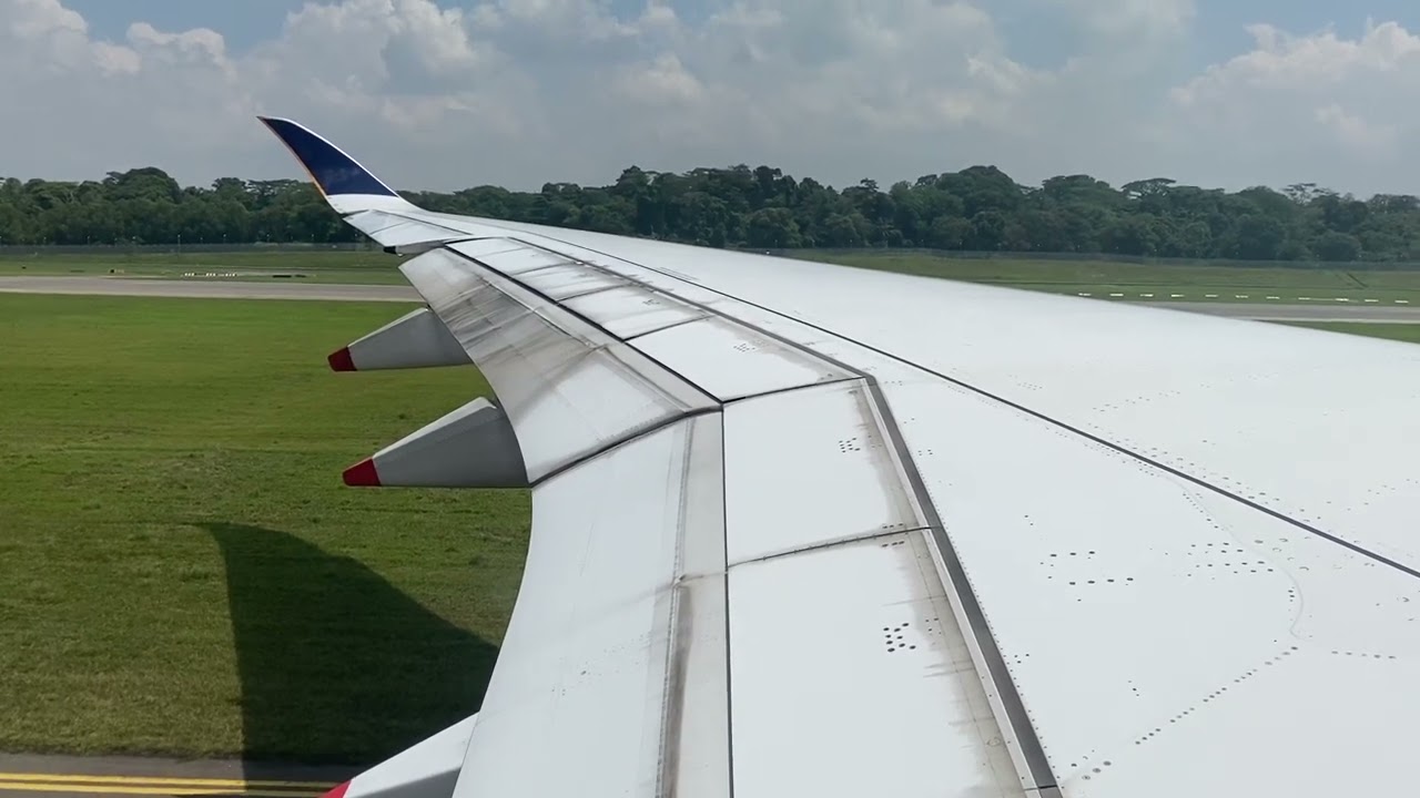 Singapore Airlines A350-900 takeoff Changi Airport SQ958 to Jakarta