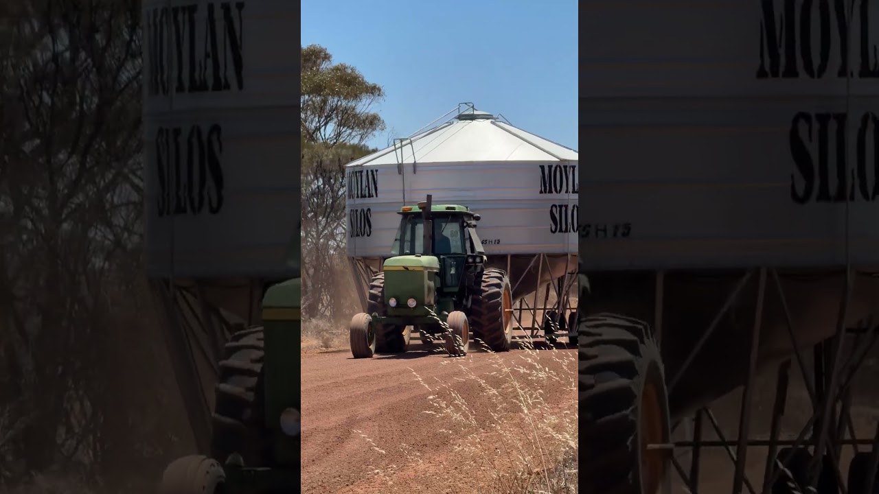Bucket loads of action in the wheatbelt #harvest2024 #johndeere #australia