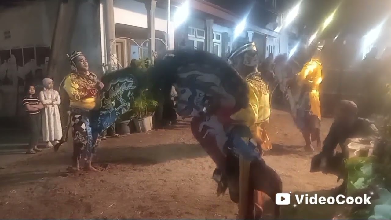 Jaranan kesurupan.Turonggo wahyu singo darmo