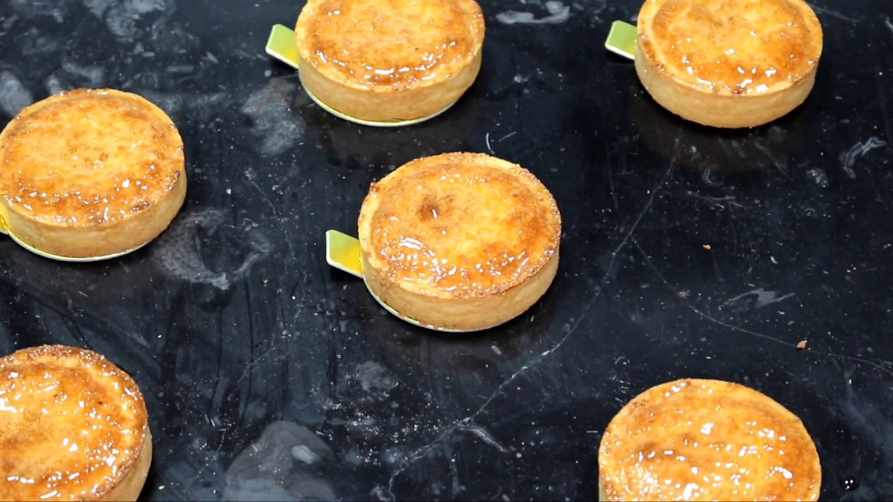 طورطات صغيرة بكريمة اللوز قمة في الروعة