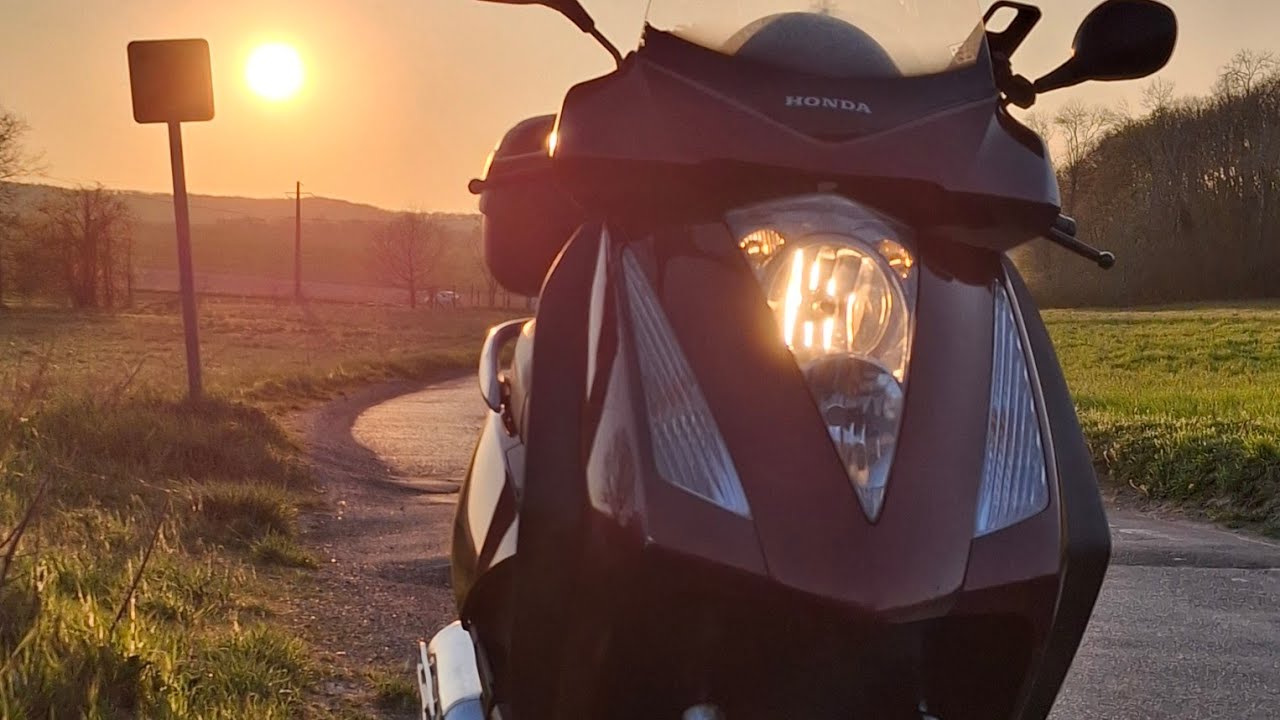 Honda FES Panthéon 125 (2007) - Review No Talking 