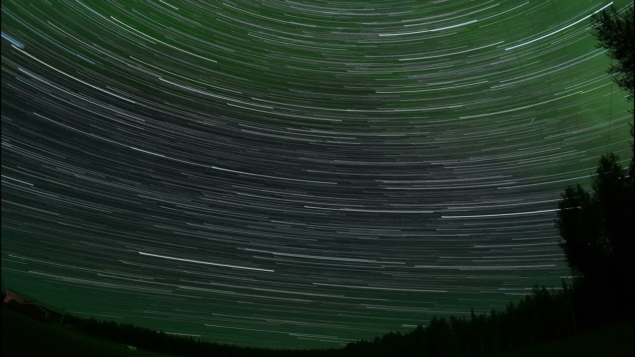 Startrails/night sky/tähtitaivas