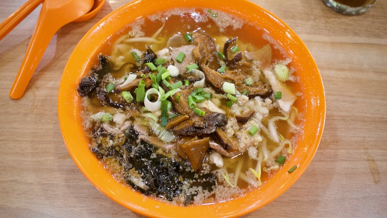 I was wrong! Their BAK CHOR MEE SOUP is even better! (minced meat noodles/肉脞面) Singapore street food