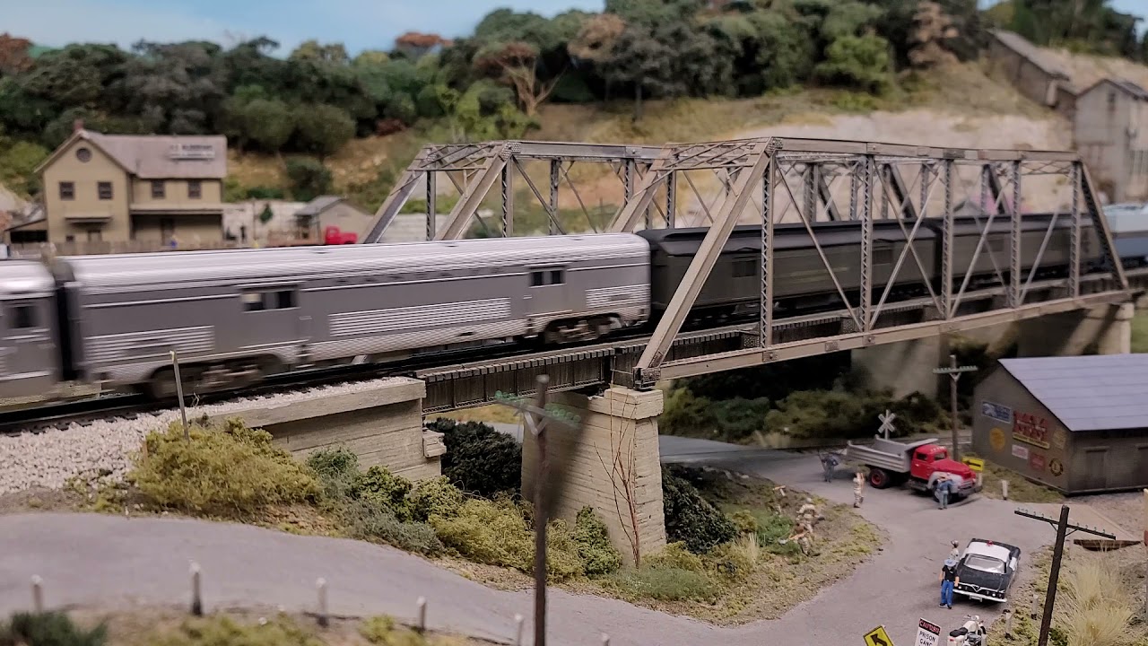 HO scale Blue Goose on the Narth American Prototype Modelers NAPM layout