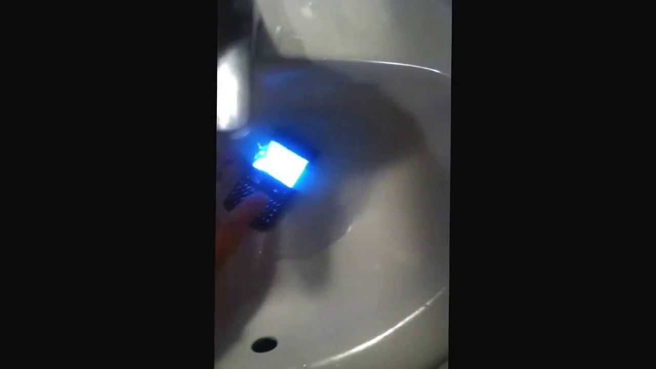 When you put the phone underwater. ( t&eacute;l&eacute;phone sois l'eau )