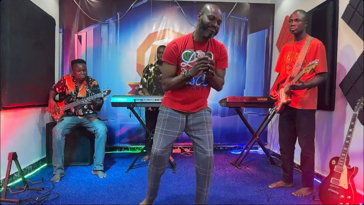 CHIM DI IKE LIVE PERFORMANCE 