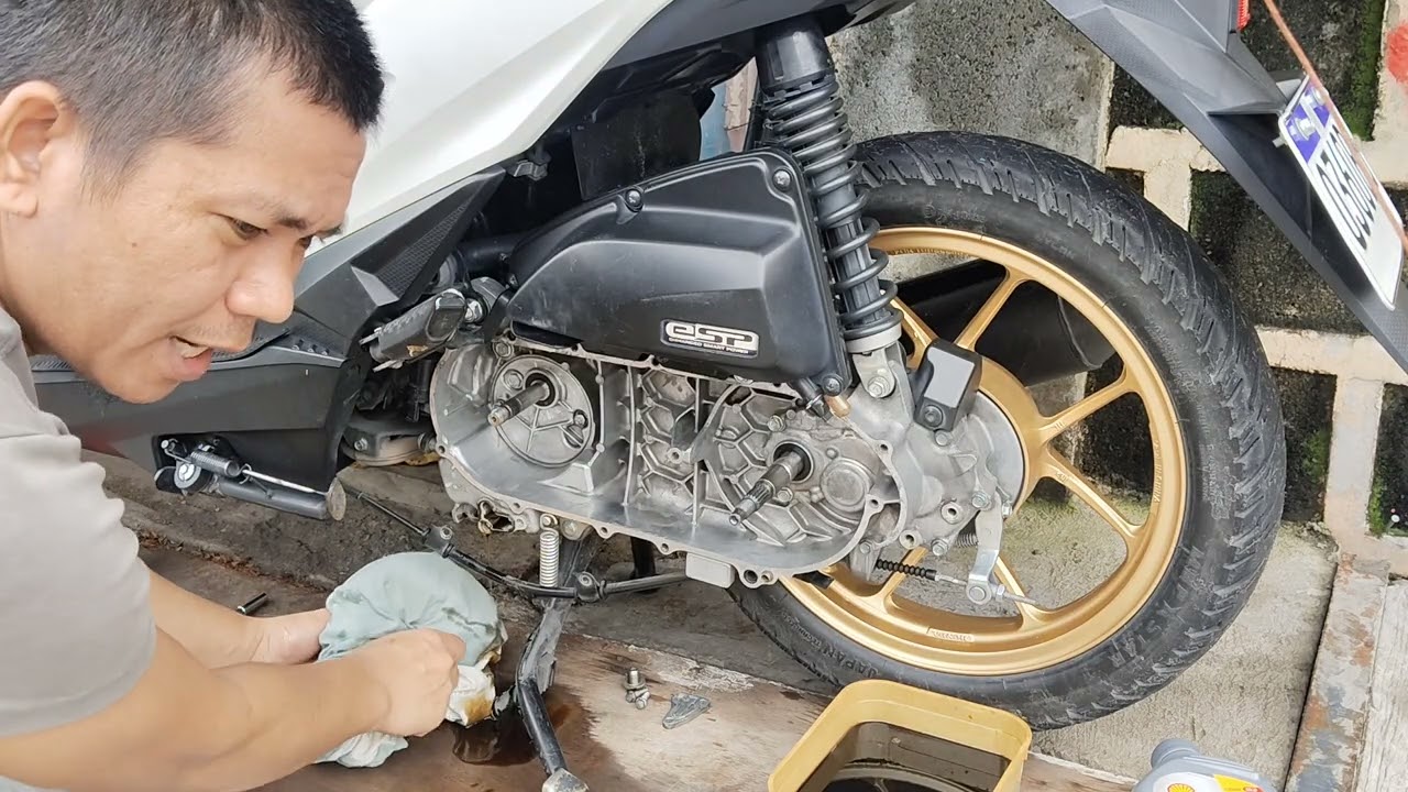 Maintenance premium honda beat V3 change oil/CVT CLEANING CITY SCOOTER OIL10W-40 SHELL ADVANCE 