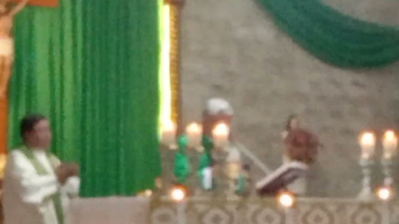 Consecration of the Bread and Wine Bishop Reynaldo Evangelista w/ Fr. Mel Sandoval